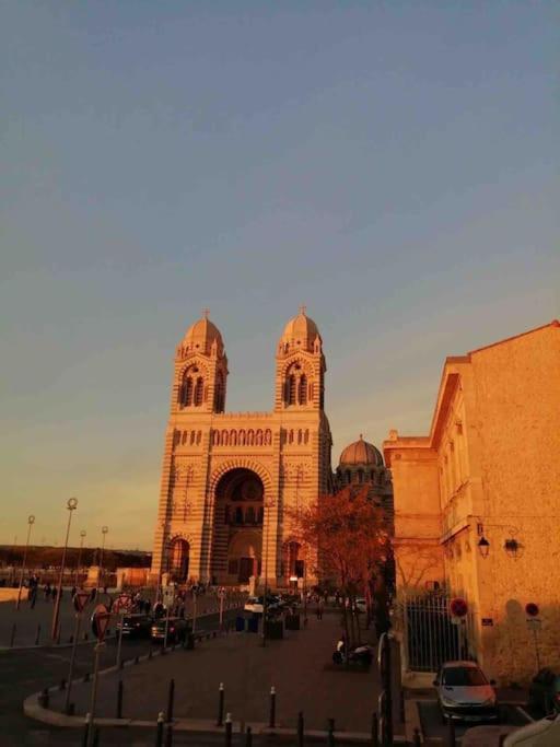 T2 De Charme Au Coeur Du Panier Apartment Marseille Bagian luar foto